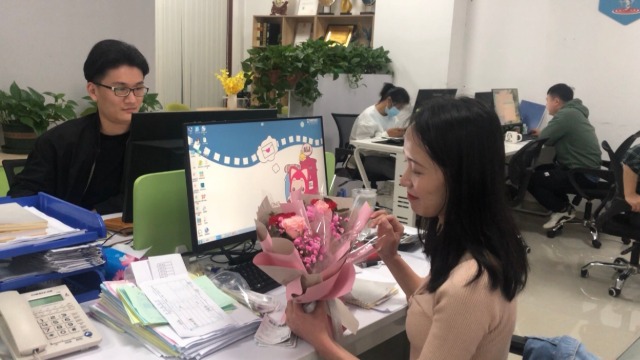 鮮花送佳人，蛋糕暖人心 ——水蜜桃视频免费观看2022年慶祝“三八”婦女節活動